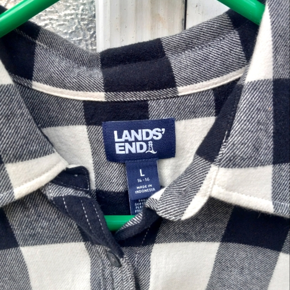 NWOT Lands' End Buffalo plaid flannel Size Large